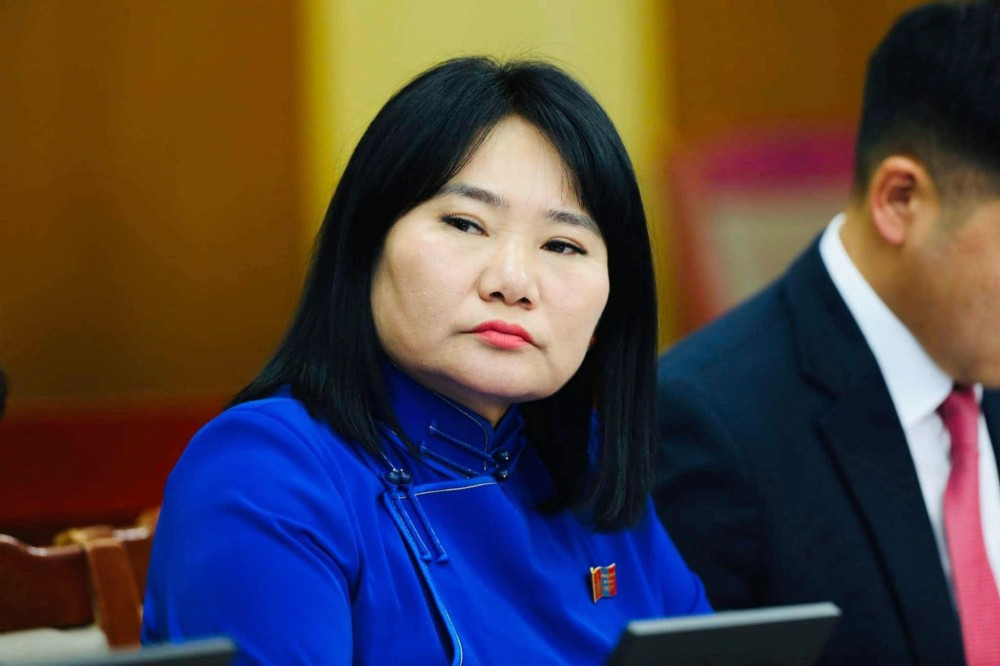 Ц.Мөнхтуяа: Л.Энх-Амгалан сайдыг багш нарын цалинг бодитой нэмэгдүүлж, улс төрийн манлайлал өндөртэй, хурдтай, зоригтой алхмыг хийнэ гэж итгэж байна. Хийхгүй бол шахаад л явна